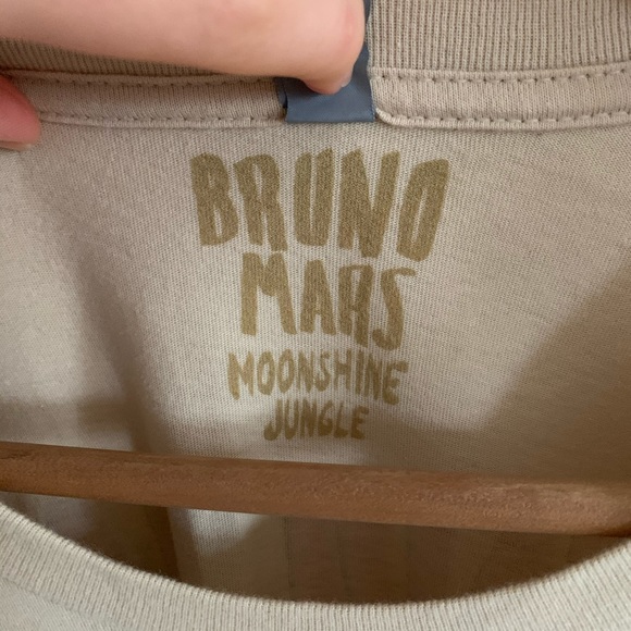 Bruno Mars concert moonshine jungle graphic tee - Picture 5 of 7